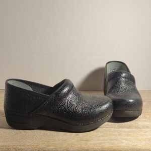 Dansko Black Embossed Floral Leather Clogs Eur 37